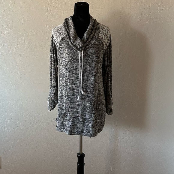 CHANCE OR FATE GRAY & LACE TOP!! NWOT!! - Picture 3 of 6